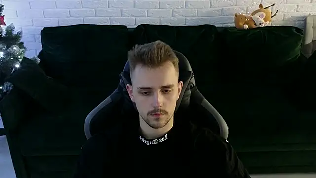 Larstar01 online show from 12-22-24, 01:55