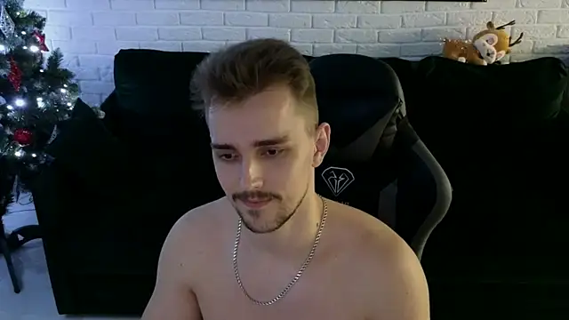 Larstar01 online show from 12-27-24, 04:47