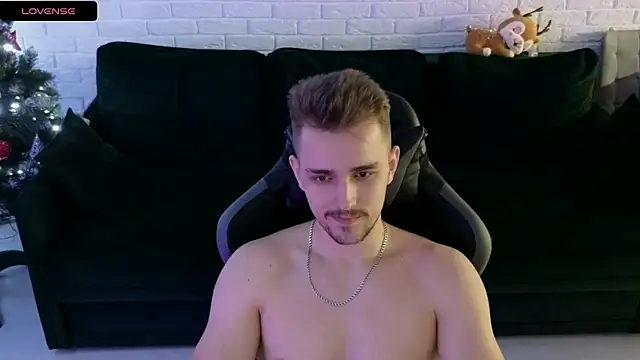 Larstar01 online show from 12-28-24, 05:44