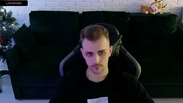 Larstar01 online show from 12-30-24, 03:36