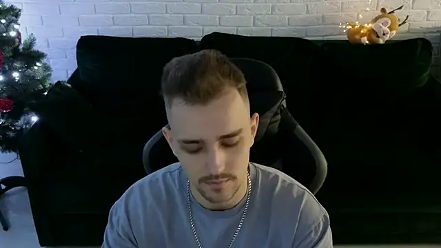 Larstar01 online show from 12-31-24, 05:07