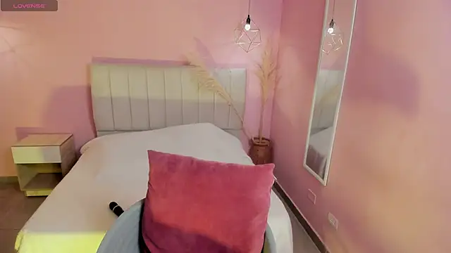 Snapshot of tiffani__love chatting on 01-09-25, 12:30 tiffani love online show from 01-09-25, 12:30