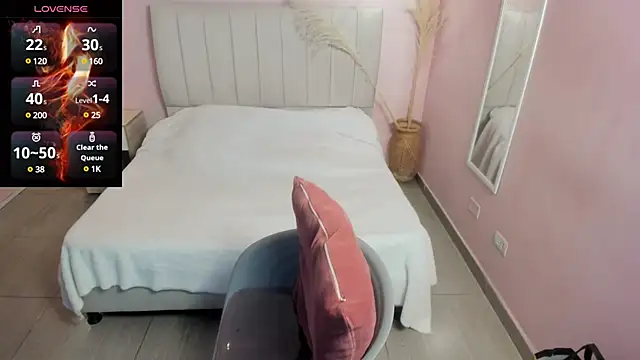 Snapshot of tiffani__love chatting on 01-14-25, 12:35 tiffani love online show from 01-14-25, 12:35