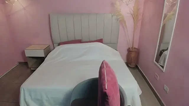 Snapshot of tiffani__love chatting on 01-17-25, 12:31 tiffani love online show from 01-17-25, 12:31