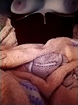 Snapshot of tiffani__love chatting on 02-02-25, 08:19 tiffani love online show from 02-02-25, 08:19