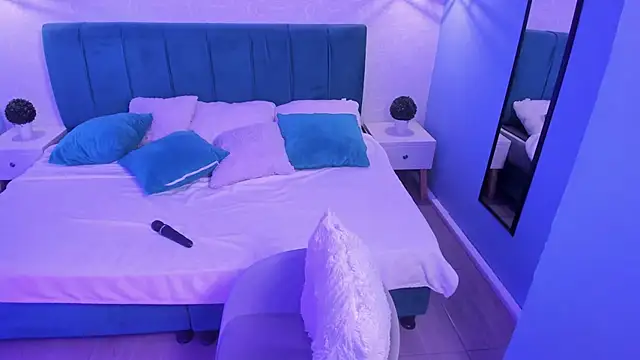 Snapshot of tiffani__love chatting on 02-13-25, 03:03 tiffani love online show from 02-13-25, 03:03