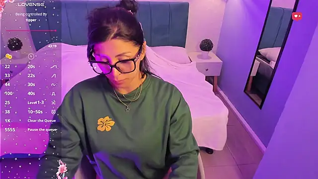 Snapshot of tiffani__love chatting on 02-17-25, 04:59 tiffani love online show from 02-17-25, 04:59