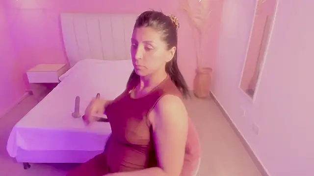 Snapshot of tiffani__love chatting on 02-20-25, 12:04 tiffani love online show from 02-20-25, 12:04