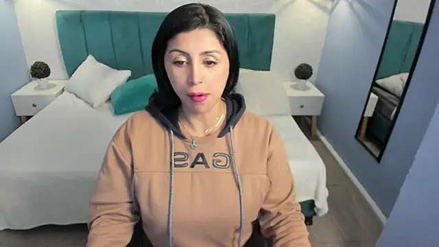 Snapshot of tiffani__love chatting on 02-24-25, 12:16 tiffani love online show from 02-24-25, 12:16