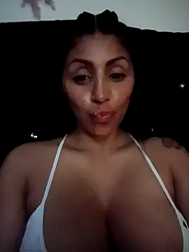 Snapshot of tiffani__love chatting on 09-15-25, 02:22 tiffani love online show from 09-15-25, 02:22