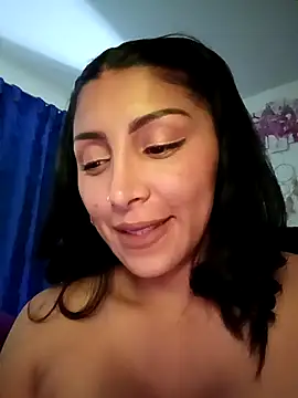 Snapshot of tiffani__love chatting on 09-22-25, 02:46 tiffani love online show from 09-22-25, 02:46