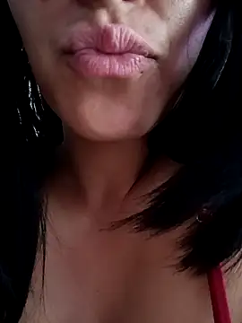 Snapshot of tiffani__love chatting on 10-09-25, 08:18 tiffani love online show from 10-09-25, 08:18