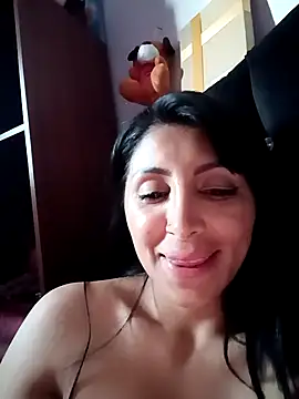 Snapshot of tiffani__love chatting on 10-20-25, 10:21 tiffani love online show from 10-20-25, 10:21