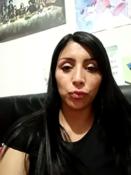 tiffani  love online show from 12-21-25, 03:13