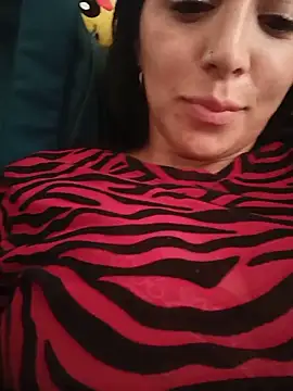 tiffani  love online show from 05-25-26, 06:47