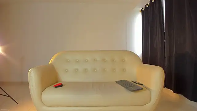 Emi latingirl online show from 12-19-25, 09:22