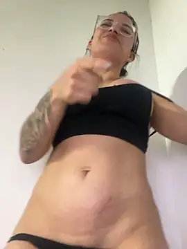 Snapshot of lulu_kis chatting on 09-26-25, 02:15 lulu kis online show from 09-26-25, 02:15