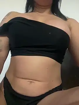 Snapshot of lulu_kis chatting on 10-06-25, 10:45 lulu kis online show from 10-06-25, 10:45