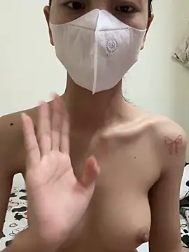 Snapshot of Lucy-Gold chatting on 10-05-25, 01:53 Lucy-Gold online show from 10-05-25, 01:53