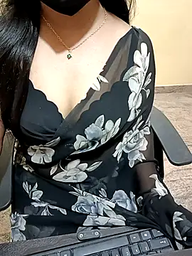 Snapshot of Nithya_05 chatting on 09-19-25, 04:58 Nithya 05 online show from 09-19-25, 04:58