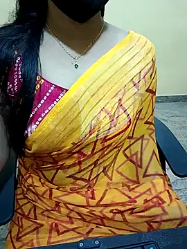 Snapshot of Nithya_05 chatting on 09-22-25, 06:04 Nithya 05 online show from 09-22-25, 06:04