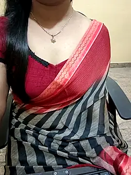 Snapshot of Nithya_05 chatting on 09-26-25, 06:34 Nithya 05 online show from 09-26-25, 06:34