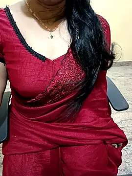 Snapshot of Nithya_05 chatting on 09-29-25, 05:01 Nithya 05 online show from 09-29-25, 05:01