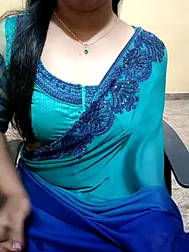 Snapshot of Nithya_05 chatting on 10-09-25, 06:00 Nithya 05 online show from 10-09-25, 06:00