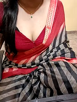 Snapshot of Nithya_05 chatting on 10-10-25, 06:18 Nithya 05 online show from 10-10-25, 06:18