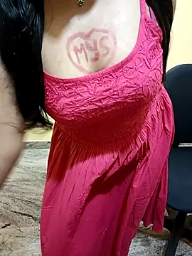 Snapshot of Nithya_05 chatting on 10-17-25, 06:43 Nithya 05 online show from 10-17-25, 06:43