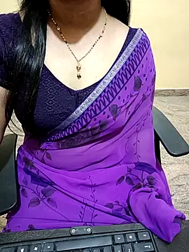 Snapshot of Nithya_05 chatting on 10-29-25, 04:37 Nithya 05 online show from 10-29-25, 04:37