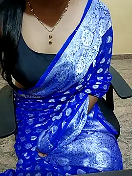 Snapshot of Nithya_05 chatting on 10-29-25, 04:42 Nithya 05 online show from 10-29-25, 04:42