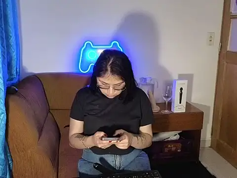 Snapshot of Caroll_Luna chatting on 12-02-24, 01:25 Caroll Luna online show from 12-02-24, 01:25