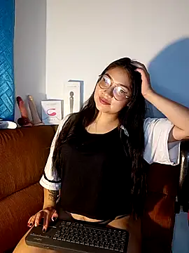 Snapshot of Caroll_Luna chatting on 12-18-24, 04:53 Caroll Luna online show from 12-18-24, 04:53