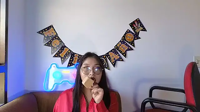 Snapshot of Caroll_Luna chatting on 12-31-24, 05:07 Caroll Luna online show from 12-31-24, 05:07