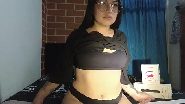 Snapshot of Caroll_Luna chatting on 03-08-25, 04:23 Caroll Luna online show from 03-08-25, 04:23