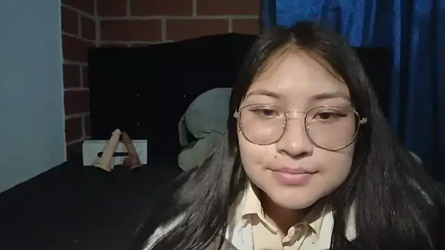 Snapshot of Caroll_Luna chatting on 03-22-25, 04:45 Caroll Luna online show from 03-22-25, 04:45