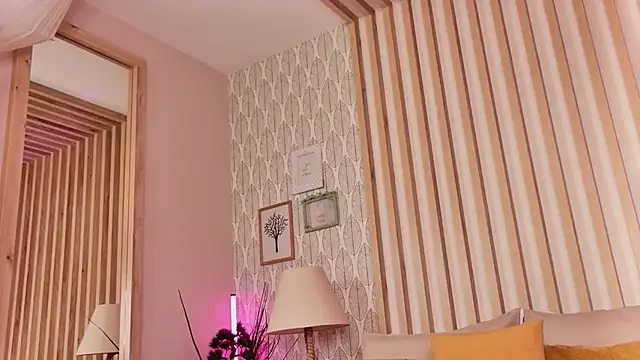 LunaWills  online show from 10-07-25, 04:31