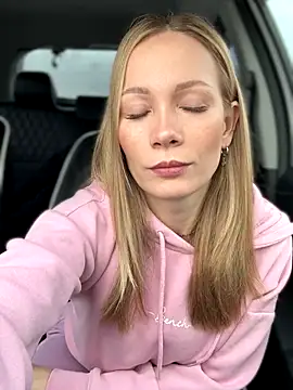 Snapshot of LavenderHot chatting on 10-11-25, 01:38 LavenderHot online show from 10-11-25, 01:38