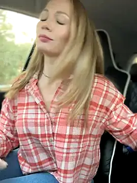 Snapshot of LavenderHot chatting on 10-25-25, 02:08 LavenderHot online show from 10-25-25, 02:08