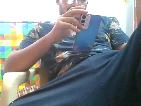 Snapshot of naughtymike0007 chatting on 09-26-25, 04:49 naughtymike0007 online show from 09-26-25, 04:49