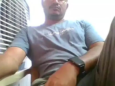 Snapshot of naughtymike0007 chatting on 10-15-25, 02:44 naughtymike0007 online show from 10-15-25, 02:44