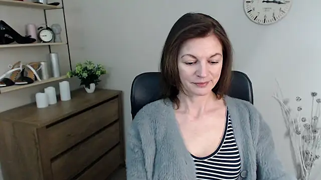 VivianWILD online show from 12-14-24, 06:13