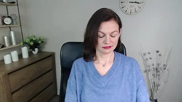 VivianWILD online show from 01-13-25, 01:39