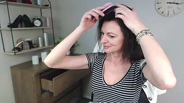 VivianWILD online show from 01-30-25, 06:56