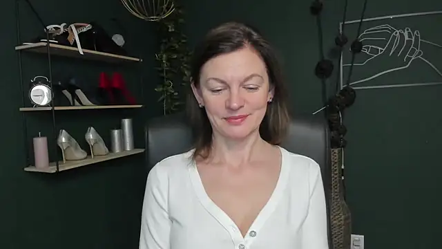 VivianWILD online show from 10-14-25, 05:52