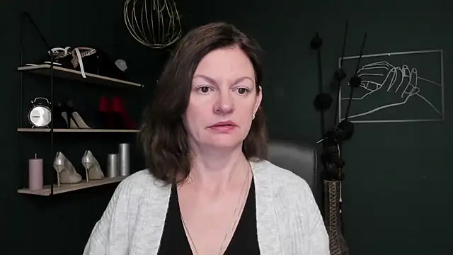 VivianWILD online show from 10-20-25, 06:03