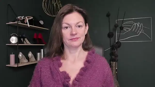 VivianWILD online show from 10-22-25, 05:52