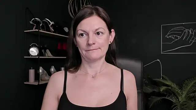 VivianWILD online show from 10-27-25, 07:34