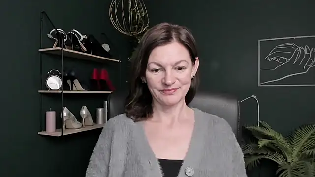 VivianWILD online show from 10-28-25, 07:45